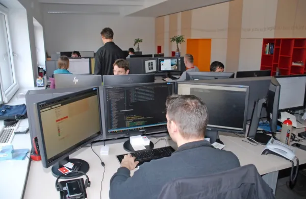 Zaposleni naj bi po predlogu sprememb davčne zakonodaje 
plačali nekoliko manj davka kot danes, bolj obremenjenim 
podjetjem pa bi ostalo manj za naložbe.