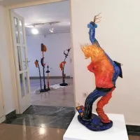Sanjači niča iz obdelane keramike