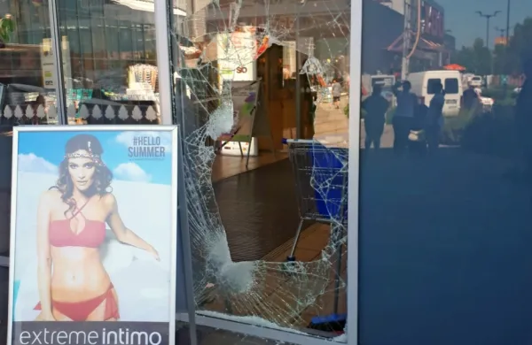 Neznanci sredi noči vlomili v trgovski center