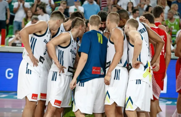 Potem ko se je slovenske reprezentance usmilila razvrstitev po 
kakovostnih  bobnih, v katerih ni mogla dobiti najboljših ekip, je 
jasno, da bi izpad v prihodnjih kvalifikacijah res bil na meji 
senzacije. 