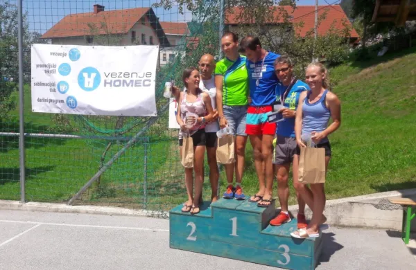 Najboljši v Jaznah, zmagala sta Klementina Lemut (v zelenem)  in  
Uroš Rozman  (v modrem).