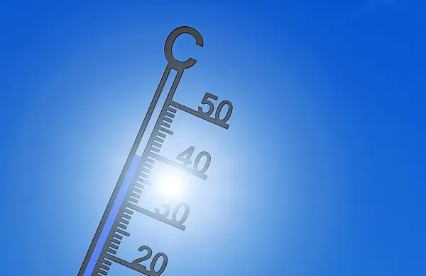 V številnih državah zahodne Evrope jutri pričakujejo najbolj vroč 
dan.