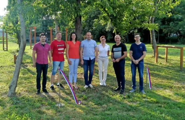 Na prizorišču Lakeness je zdaj tudi uradno tako imenovana 
telovadnica na prostem. 