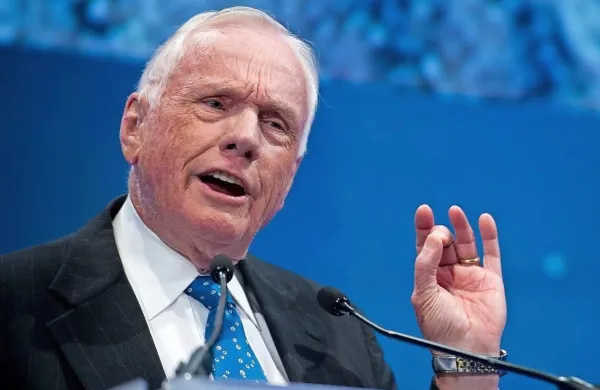 Neil Armstrong je umrl leta 2012 zaradi zapletov po operaciji 
srca. 
