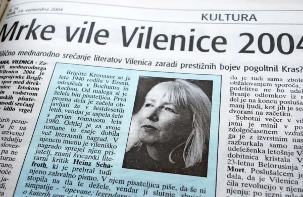 Festival Vilenica je leta 2004 minil brez nagrajenke Brigitte 
Kronauer ter v   boju med organizatorji in pisateljskim društvom.