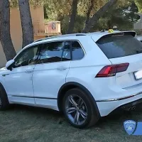 Dvema Slovencema je odpeljal vozili znamke VW.