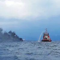 Pred Izolo zagorelo plovilo