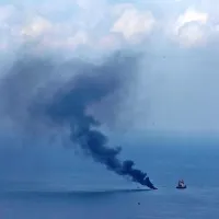 Pred Izolo zagorelo plovilo