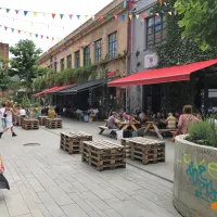Barvita dežela brez pravih kotov