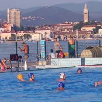 Druženje in &scaron;portni boji med &scaron;tudenti