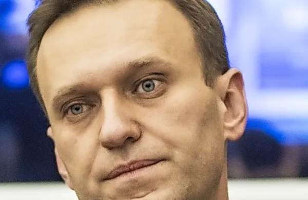 Vodjo ruske opozicije Alekseja Navalnega so med prestajanjem 
30-dnevne zaporne kazni v nedeljo prepeljali v bolnišnico zaradi 
alergijske reakcije.