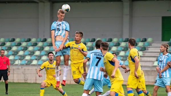 Žiga Lipušček (v skoku) je na dvoboju z Beltinčani kraljeval v 
zračnih dvobojih, izsilil pa je tudi enajstmetrovko za 3:1. 