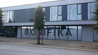 ... kar potrjuje včerajšnji pogled na stadionski objekt z bližnjega 
parkirišča.