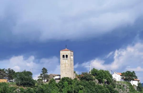 Akustični večeri pod borovci
