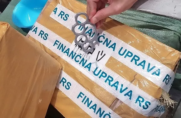 6000 boksarjev ni pri&scaron;lo do naročnika