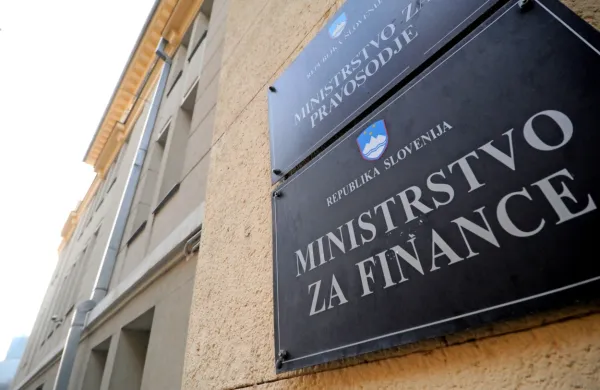 Zaradi izpada elektrike ne deluje sistem uprave za javna plačila