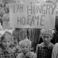 Zborovanje in povorka enotnih sindikatov v Trstu junija 1946