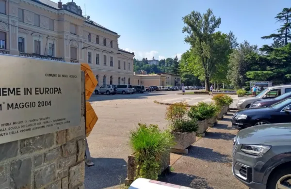 Celovito urejanje prometnega režima na Trgu Evrope se zamika v 
jesen, pojasnjujejo na občini. 