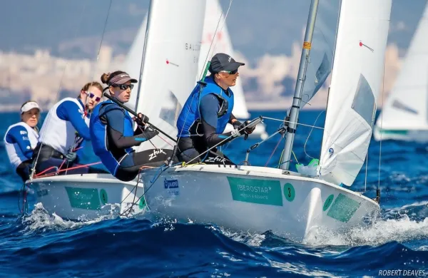 Slovenski jadralki Tina Mrak in Veronika Macarol