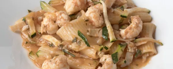 Paccheri z bučkami, &scaron;kampi in mečarico
