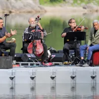 Roy Paci, Jaques Morelenbaum, Carlo Cantini in Trilok Gurtu so poskrbeli za jutranji glasbeni čudež na jezeru. 