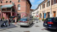  Mnogi podjetniki menijo, da bi morali najprej preselili policijsko 
postajo in urediti parkirišča, šele nato zapreti del starega jedra. 
