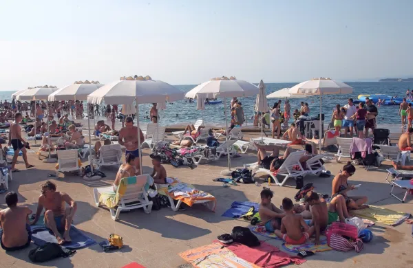 Morje ob kopališču Žusterna je ponovno primerno za kopanje.