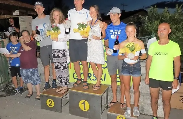 Nosilci odličij v Šmarjah z rekorderjem proge  Markom Tratnikom v 
sredini.