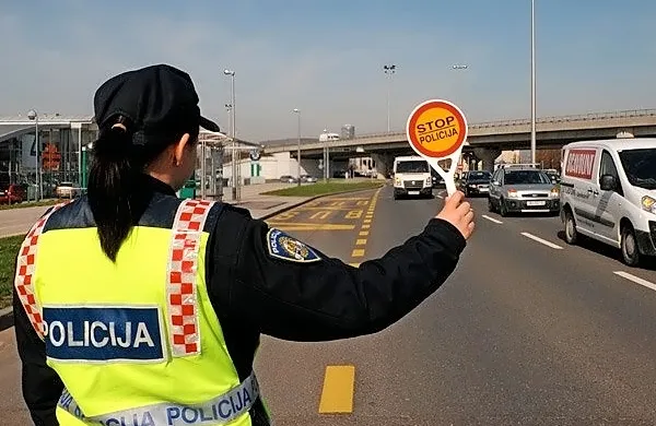 Hrvaški policisti so v zadnjih dneh ustavili več pijanih slovenskih 
voznikov. 