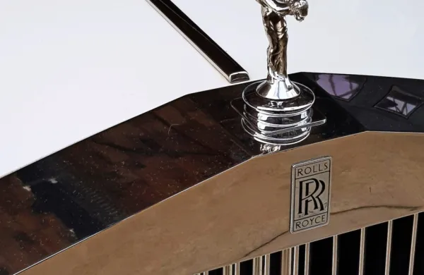Rolls royce Elizabeth Taylor prodali za pol milijona dolarjev