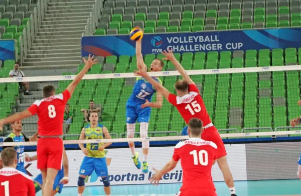 Slovenske odbojkarje čakajo zahtevni tekmeci.