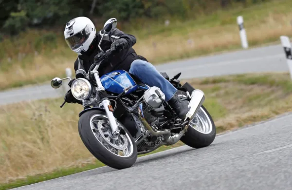 Šesti predstavnik retro družine R NineT je zanimiv motocikel, ki 
ponudi veliko zabave na cesti in dovolj glasnega renčanja.