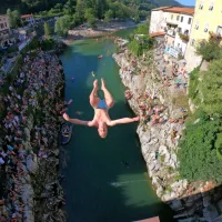 Zmagovalec tudi letos Britanec