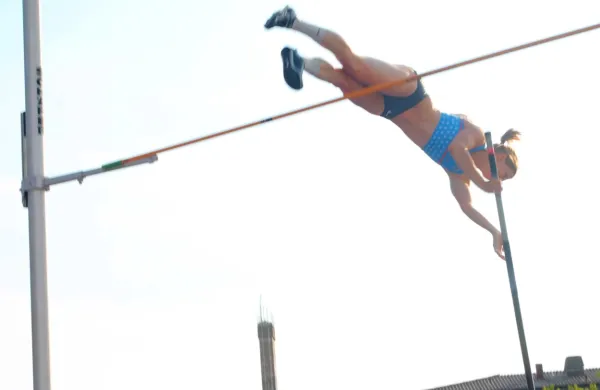 Tina Šutej je  s preskočenimi 470 centimetri postavila nov državni 
rekord na prostem.