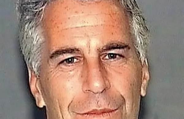 Domnevni samomor ameriškega milijonarja Jeffreyja Epsteina, 
obtoženega trgovine z mladoletnicami za spolno izkoriščanje, je 
odprl tudi vprašanja o tem, kaj se bo zgodilo z njegovim 
premoženjem.