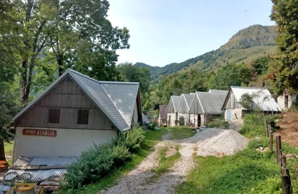 Planina Kuhinja (na fotografiji), Kašina in Leskovca  so v minulih 
dneh dobile elektriko iz omrežja, še mnoge si jo želijo.   