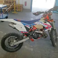 Motor KTM na dražbi ponujajo za izklicno ceno 3000 evrov, vendar 
Furs nima nobenih dokumentov o vozilu.