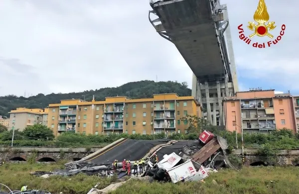 V italijanski Genovi se je 14. avgusta lani med nevihto porušil 
avtocestni viadukt Morandi, pri čemer je umrlo 43 ljudi.
