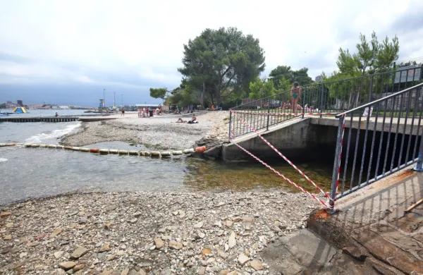  Po zadnjih analizah v Marjetici sklepajo, da je bila dolgoletna 
usedlina  vzrok za  visoko koncentracijo bakterij na tem delu 
obale.
