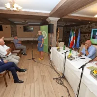 Na občni zbor Kmetijske zadruge Agraria so kot častno gostjo  
povabili  tudi kmetijsko ministrico Aleksandro Pivec.  