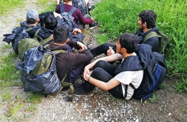 Na koprskem sodišču so Pakistanca, ki je  v Slovenijo peš 
pospremil 18 prebežnikov, obsodili na leto in enajst mesecev 
zapora (fotografija je simbolična). 