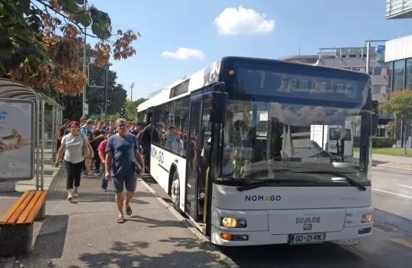 Mestni potniški promet bodo posodobili sočasno s celovito 
ureditvijo izposoje koles, parkirne politike in območij P+R. 