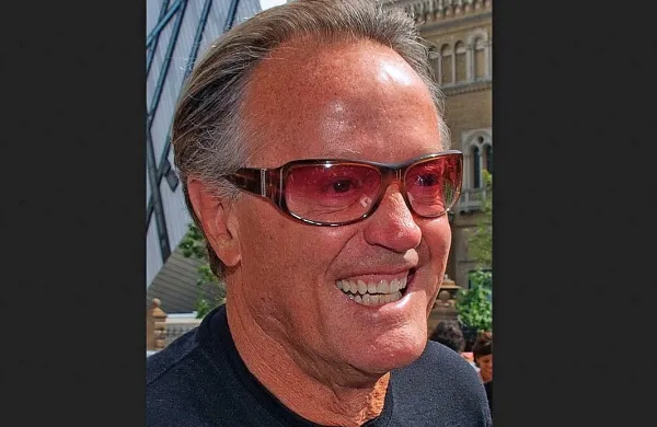 

Fonda je soavtor in producent kultne hollywoodske klasike Goli v 
sedlu iz leta 1969.