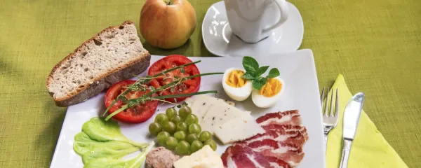 Po 65. letu si le privoščite takšen zajtrk, če zdravje dopušča.