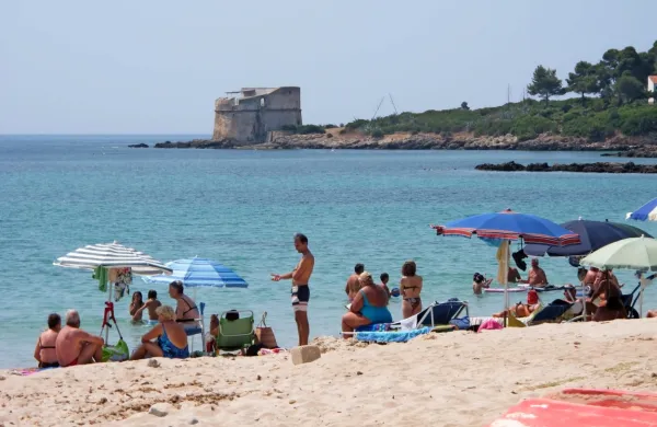 Znameniti beli pesek na Sardiniji sodi v javno dobro in ga je 
prepovedano odvažati s tega italijanskega otoka.