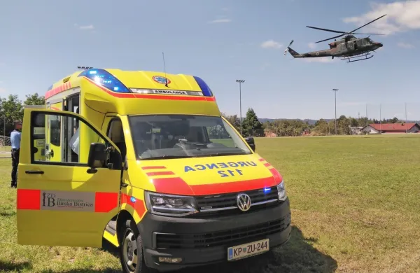 V sredo so hudo poškodovanega bistriškega pleskarja s helikopterjem odpeljali v ljubljanski klinični center, kjer pa je v petek 
žal umrl.