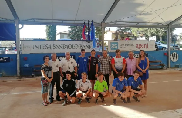 Minulo nedeljo je Balinarsko športno društvo Jadran Izola gostilo 
mladinsko državno prvenstvo v balinanju - igra posamezno.