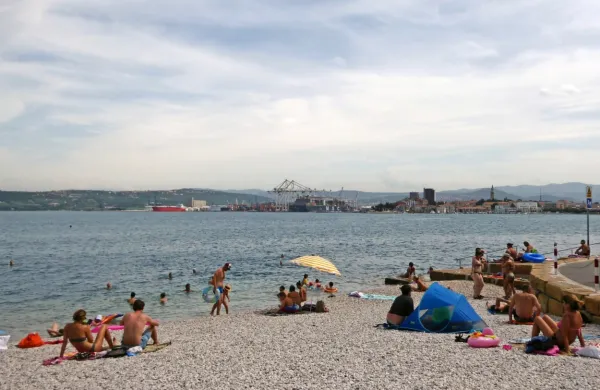 Kakovost vode na morskem kopališču v Žusterni je po vseh 
izvedenih ukrepih izboljšana.