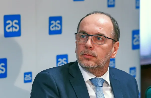 Nadzorni svet Slovenskega državnega holdinga (SDH) je na 
današnji seji za predsednika uprave holdinga imenoval Gabrijela 
Škofa, zdajšnjega prvega moža zavarovalnice Adriatic Slovenica.