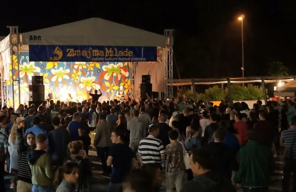 Postojnsko kulturno poletje se bo zaključilo s festivalom Zmaj 'ma 
mlade, ki pa bo imel svoj Zmajev oder letos zadnjič na osrednjem 
trgu. 